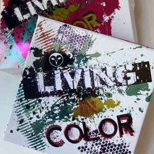 Living in color eyeshadow pallet